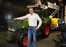 Marcel van Dijk van LMB van Dijk-Houten bij een Fendt tractor. LMB van Dijk-Houten is oa een bekend Fendt dealer in de omgeving.